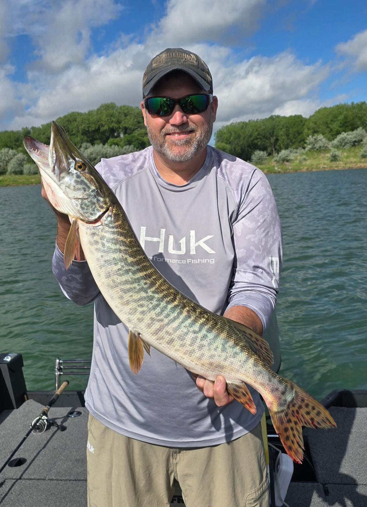 3.25" Glass Minnow With Built-In Tail Rattle